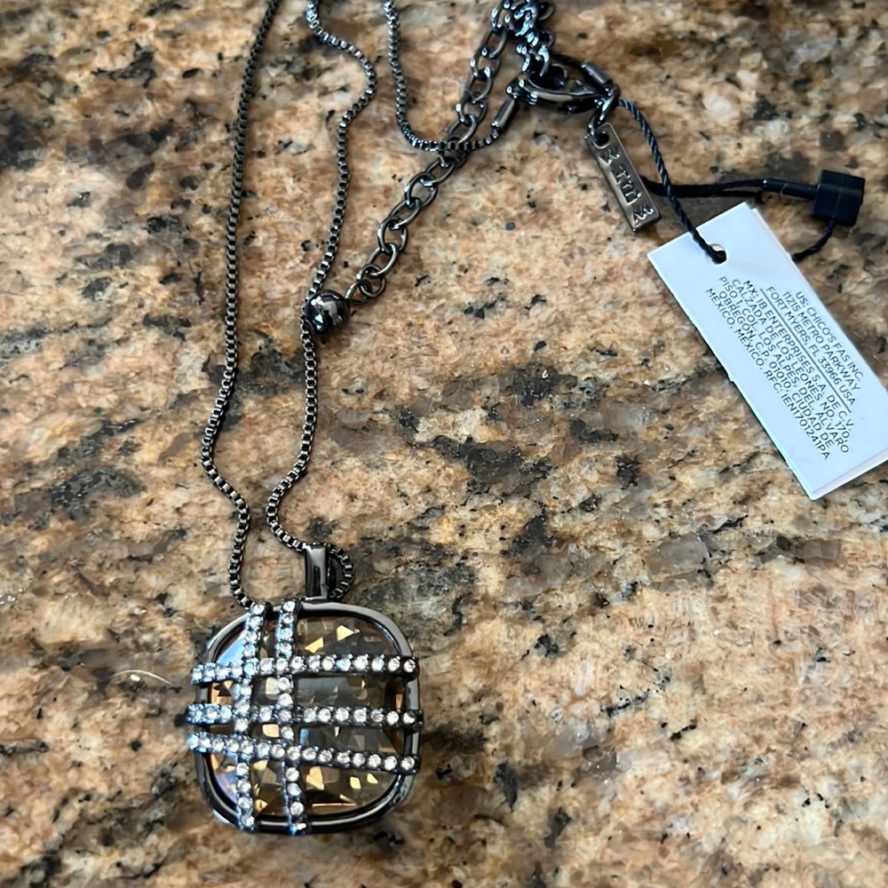 Beautiful never worn necklace by WHBM